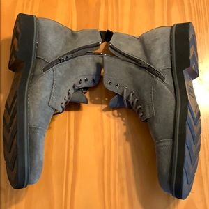 Men’s grey boots with zipper side
